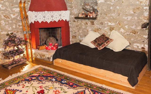 260m2 Unique Mountain House in Lilea Parnasos