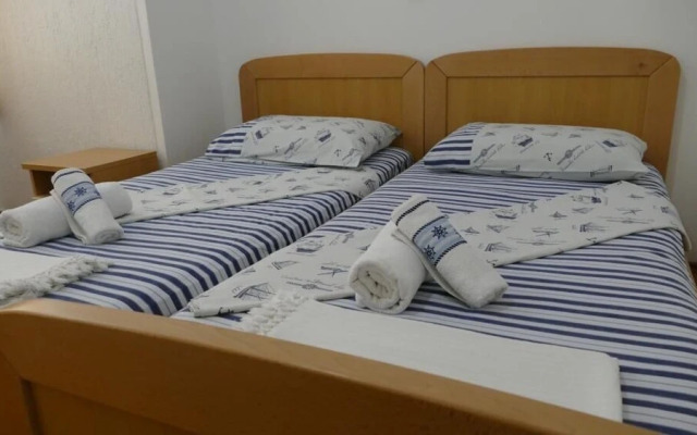 Apartment Wild Orange