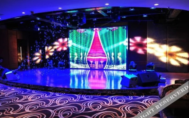 Huang He  International   Hotel