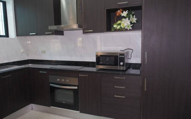 2 Bed Majestic Villa Near Beach