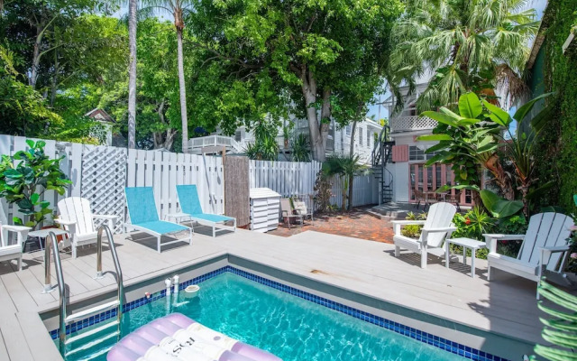 New Rose Retreat - Pool Parking