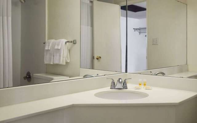 Ramada by Wyndham Pittsburgh/New Stanton
