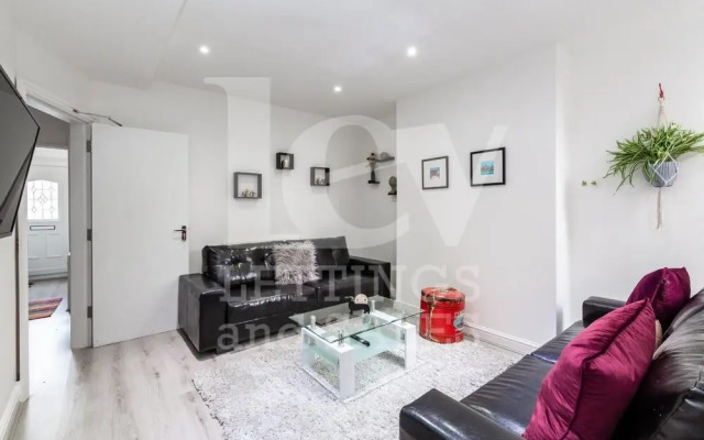 Lush Apartment 5 Bedroom House - WBR