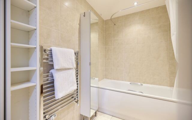 The Queensland Sanctuary - Trendy 2bdr Flat With Terrace