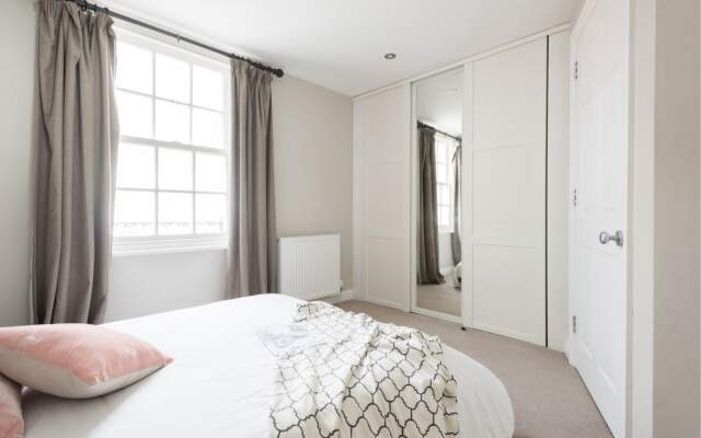The Navy Court - Scandinavian Inspired 4BDR Central Home
