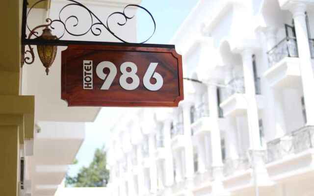 HOTEL986