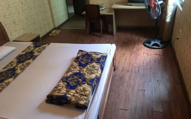 Oyo 442 Holiday Hotel