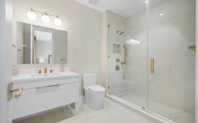 Aqualina 1001 in Nassau