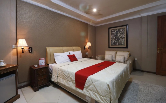 RedDoorz Plus @ Jalan Dharmawangsa