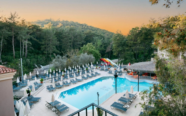 Hotel Pine Valley