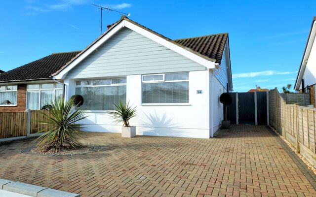Beach Retreat With Parking Near the Sea