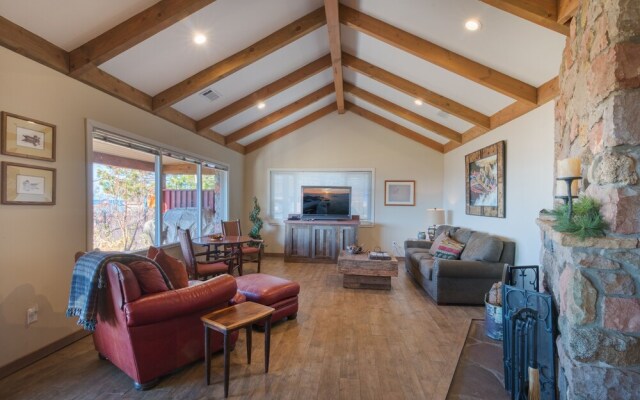 Lakefront Home, Private Hot Tub,marina..