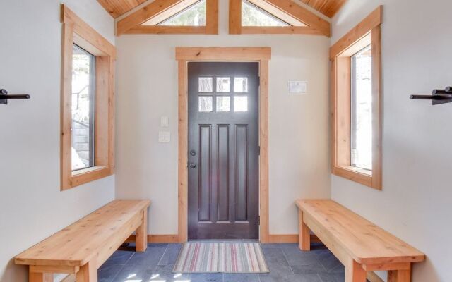 Contemporary Snow Crest
