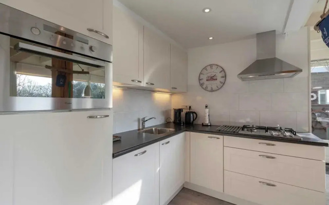 Bungalow in Sint Maartenszee Near Beach