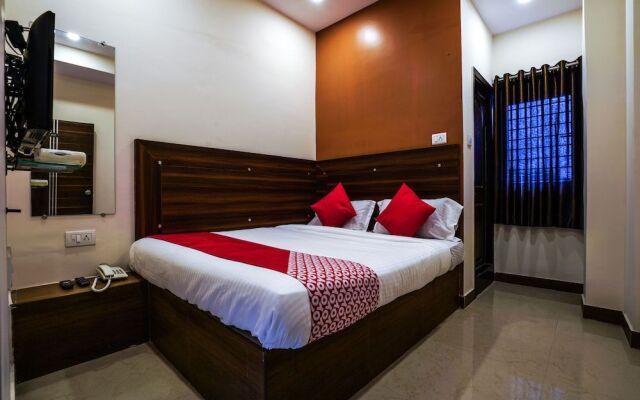 Oyo 18652 Hotel Golden Shah