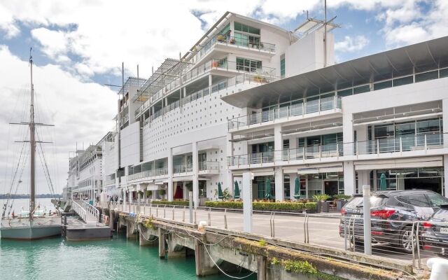 QV Serviced Modern Viaduct Apartment - 805