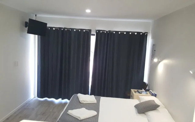 Nightcap at Queens Beach Hotel