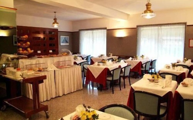 Hotel Crystal & Residence