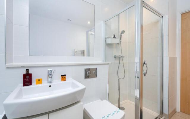D8 - Canal View Apartment