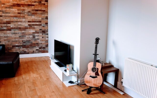 2 Bedroom Penthouse Apartment in Leafy City Centre