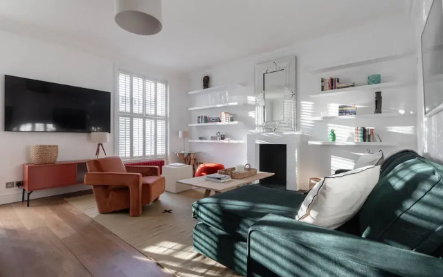 St Stephen's Gardens VII by Onefinestay