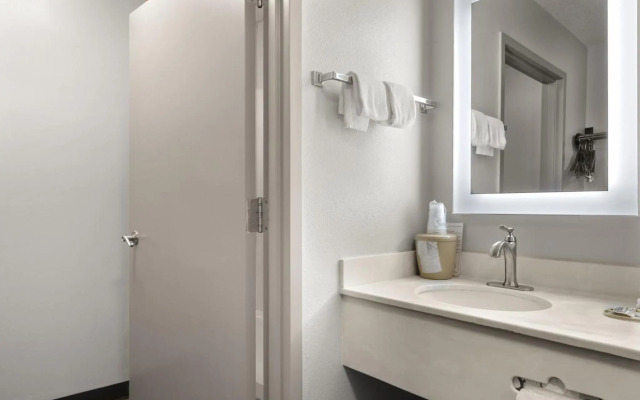 Red Roof Inn & Suites Savannah Airport