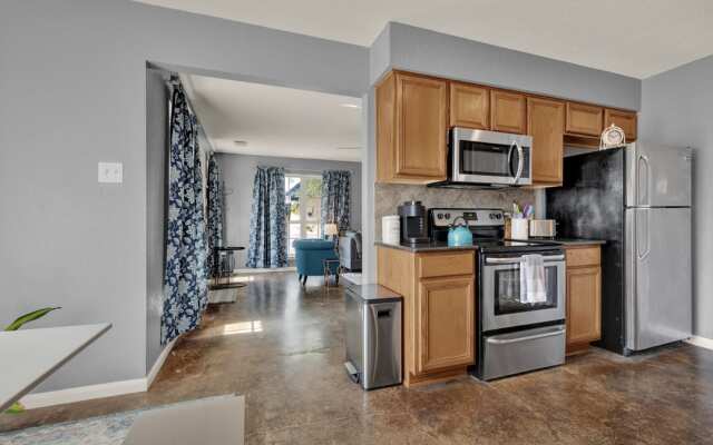 Le Chic on Creek - Central Location