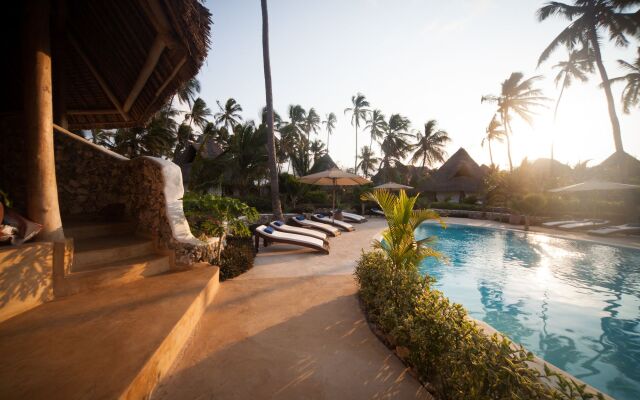 Green and Blue Ocean Lodge