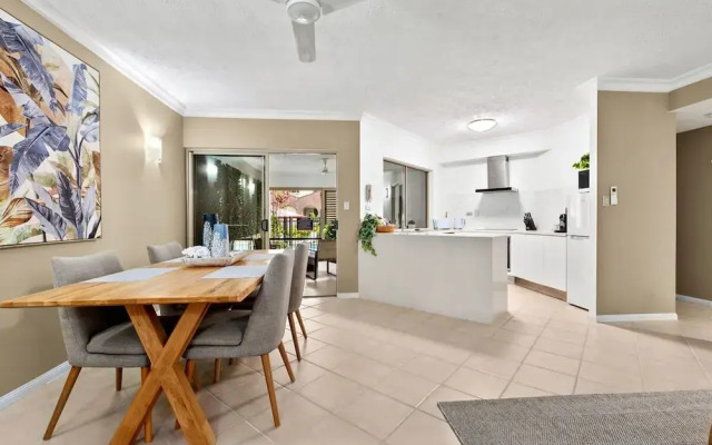 Reef Apartment Cairns - 4 Pools Resort BBQ