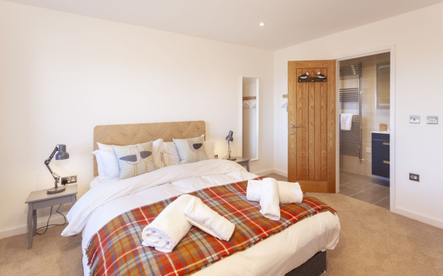Appledore Home With Panoramic Estuary View