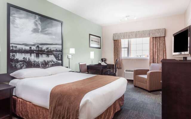 Super 8 by Wyndham Saskatoon Near Saskatoon Airport