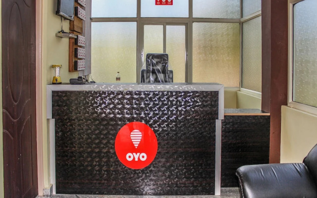 OYO 12840 Sri Guru Residency