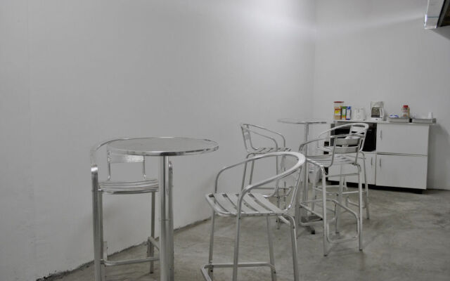 Urban Life Hostal