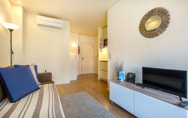 Charming Flat @ Trindade I