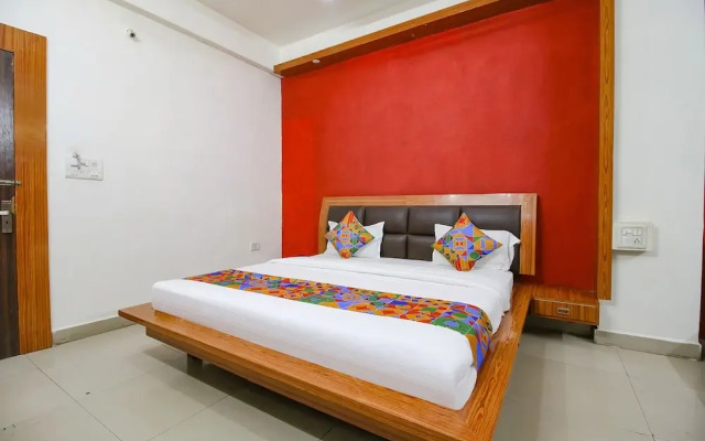 FabHotel Neena Palace