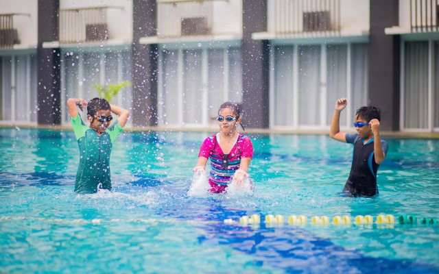 Front One Akshaya Hotel Karawang