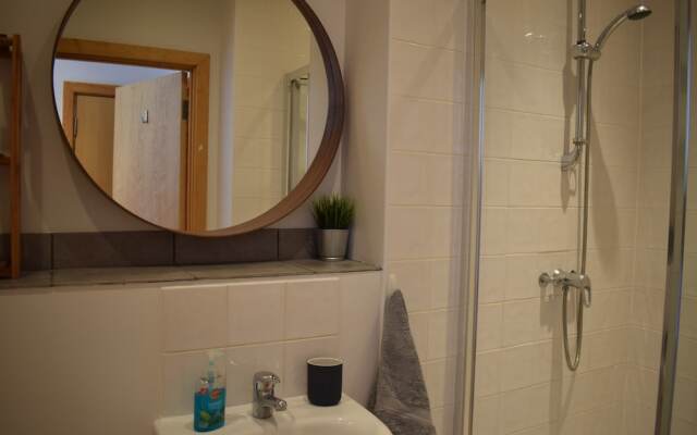 Modern 2 Bedroom Apartment Next To Olympic Park