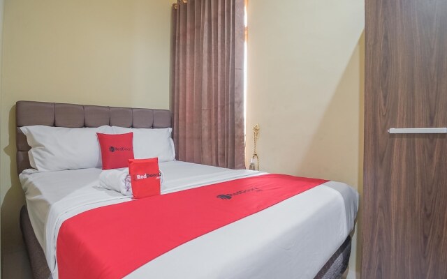 RedDoorz Plus near Syamsudin Noor Airport 3