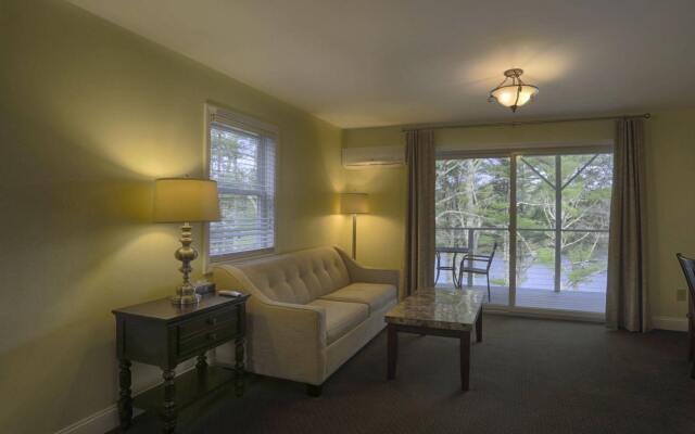 Beach Cove Waterfront Inn