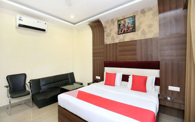 OYO 5710 The Majestic Crown Hotel