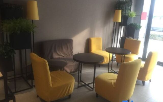 Shoulvrujia Ease Hotel (Ningbo Tianyi Square Jiangxia Bridge Subway Station)