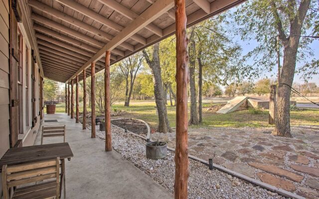 Charming Gainesville Retreat: Barn, Horses Welcome