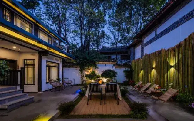 Lijiang Dayanli Jianshan Designer Homestay (Mufu Branch)