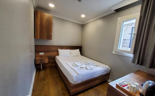 Moonlight Hotel & Hostel
