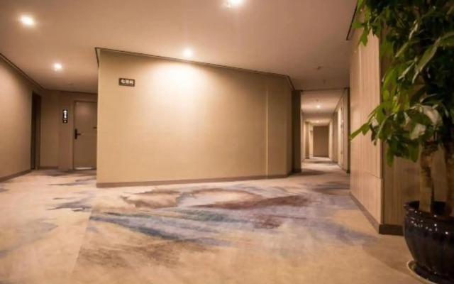 Crown International Business Hotel