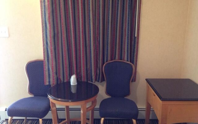 Twin Spruce Motel