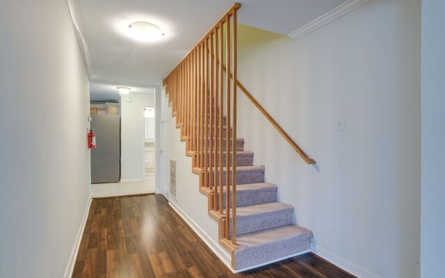 Spacious Triangle Townhome - Near Hiking & Golf!