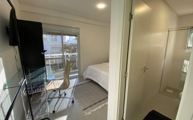 150m da Praia de Jurere - Excelente Apartamento