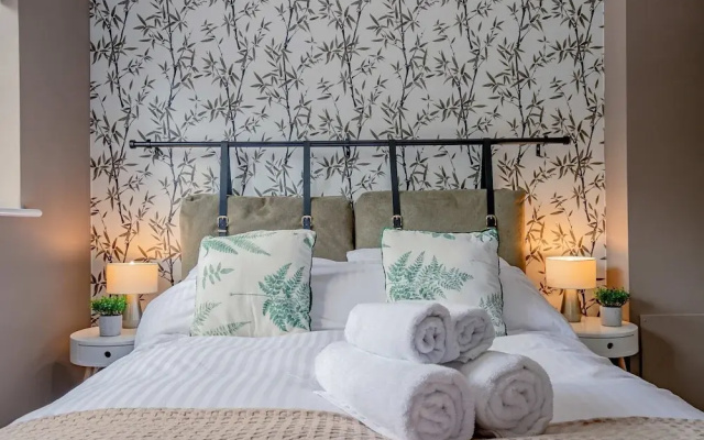 Host Stay Hales Orchard