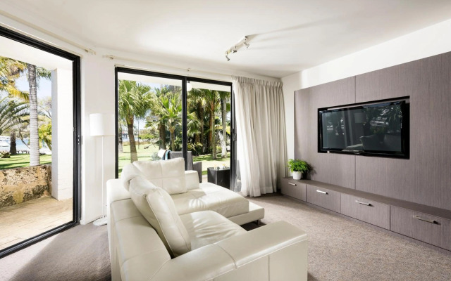 Pier 21 Riverside Apartment Hotel